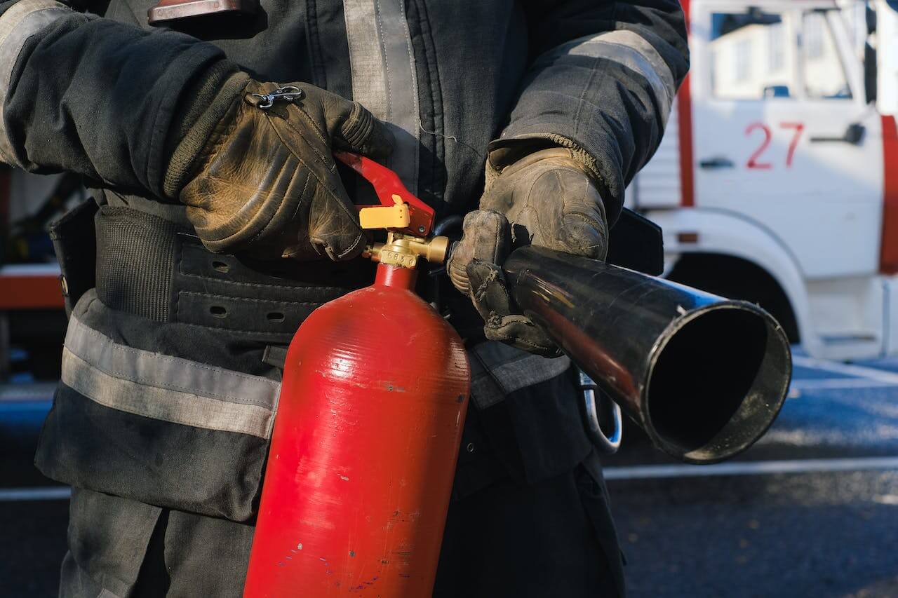 Descubra os Fundamentos para uma Utilização Efetiva dos Extintores de Incêndio.