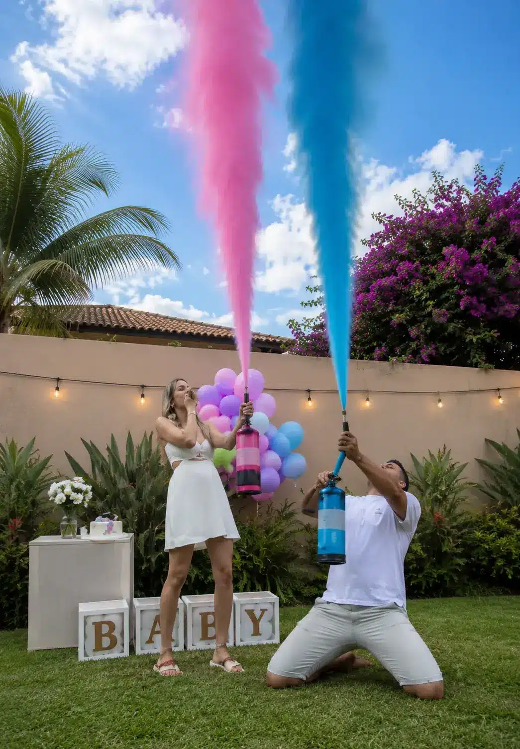 Casal usa as cores dos extintores no chá revelação