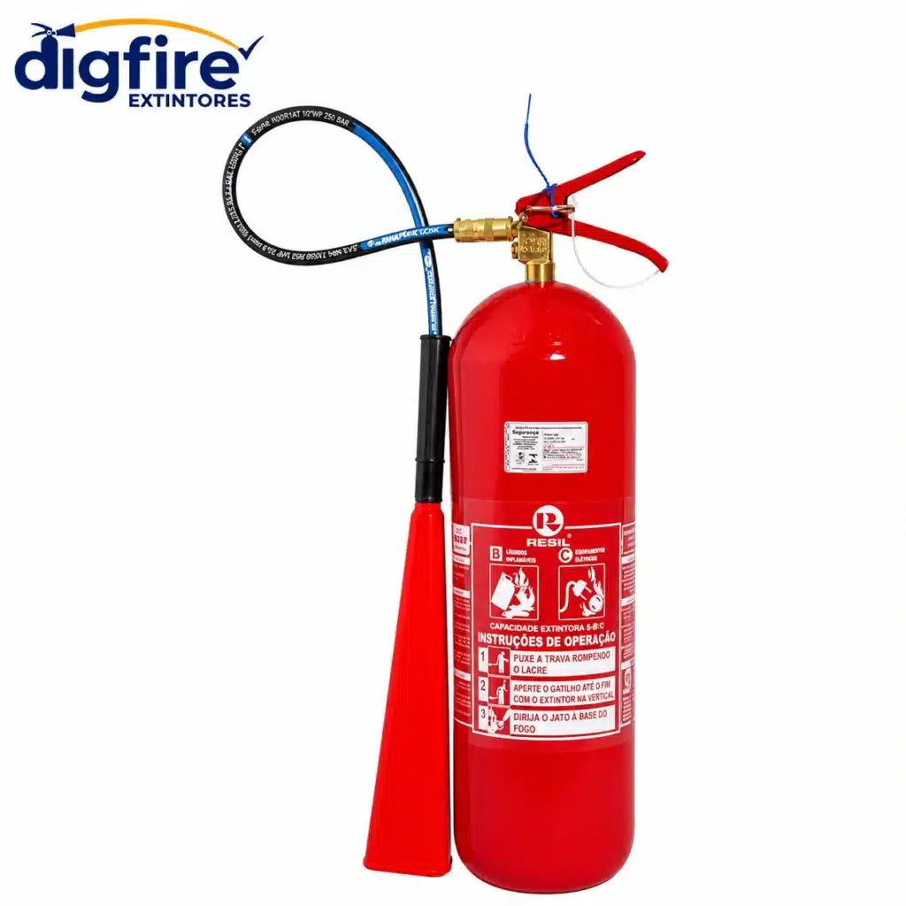 Extintor Gás Carbônico CO2 6KG em fundo branco